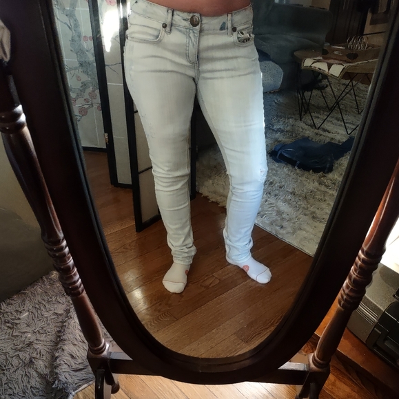 Free People Light Wash Skinny Jeans Lightly Distressed  Size 30 - Picture 7 of 8